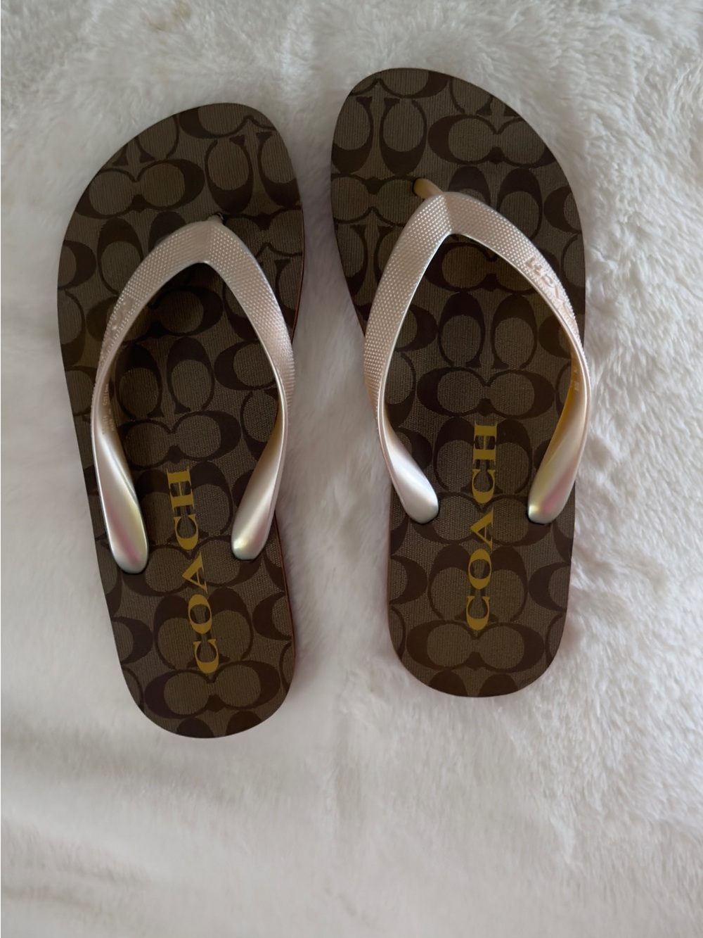COACH Women’s Signature Logo Flip Flops Sandals Brown Metallic Size 5.5 New